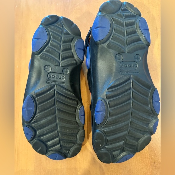 Basketball Crocs, men’s 8/women’s 10. - Picture 4 of 5